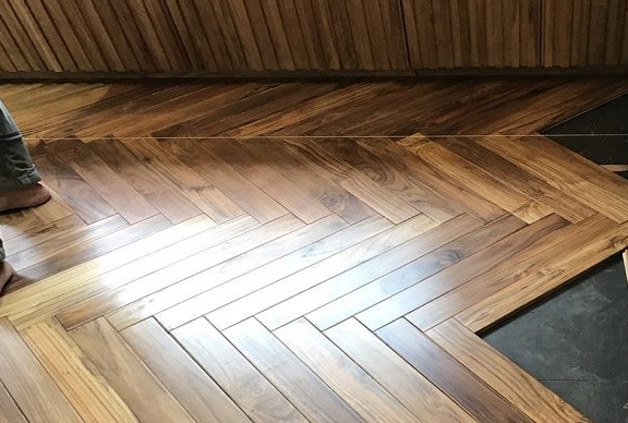 Sàn gỗ Giả Tì (Teak) tự nhiên xương cá